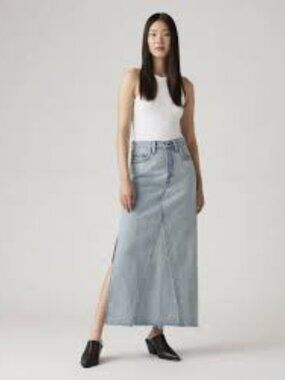Levi's Women's Icon Denim Maxi Skirt with button front closure Size 29